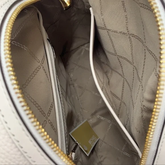 Michael Kors Women's Valerie Medium Pebbled Leather Backpack
Light Cream 
NWT - Picture 6 of 16